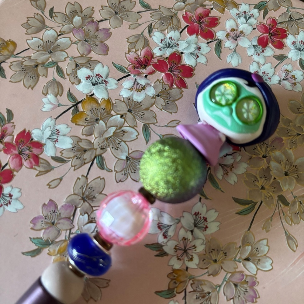 Disney Doorables: The Emperor’s New Groove: Yzma sleepover handmade beaded pen